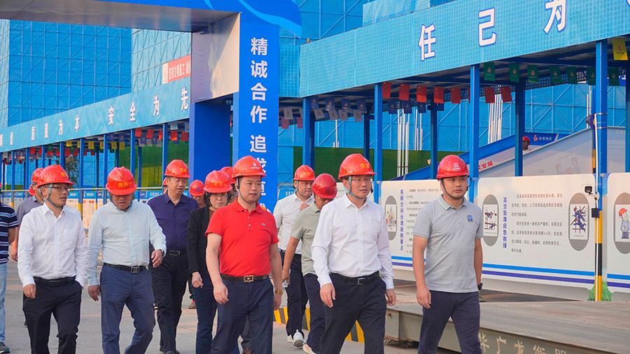 ����(w��)�����L(zh��ng)������һ�е� ���A�����(gu��)�Z(y��)�W(xu��)У�½��(xi��ng)Ŀ�{(di��o)�ж���(d��o)